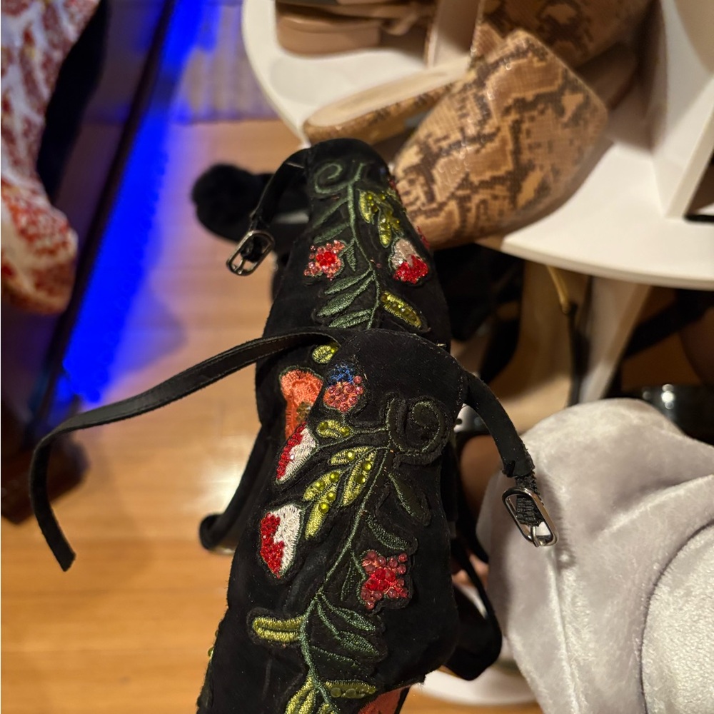 Steve Madden Black Floral Embroidered Heels